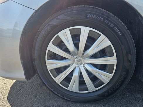 Used 2020 Toyota Camry LE image 8