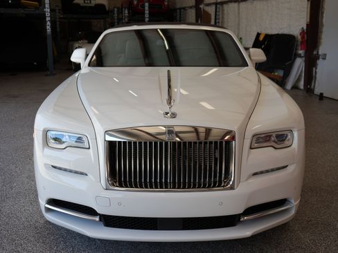 Used 2017 Rolls-Royce Dawn image 40