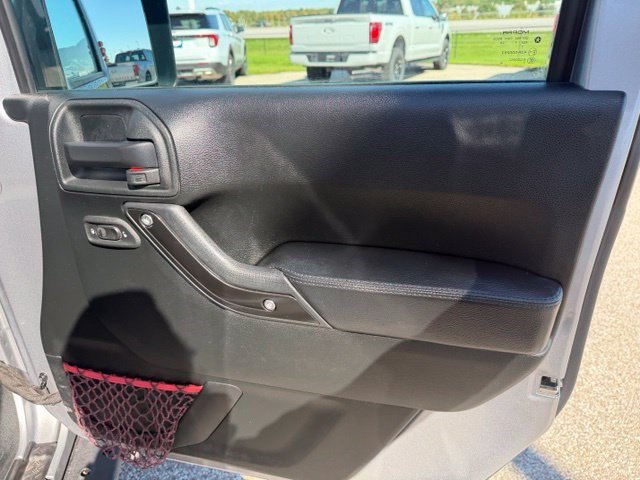 Used 2017 Jeep Wrangler Unlimited Rubicon AWD/4WD image 34