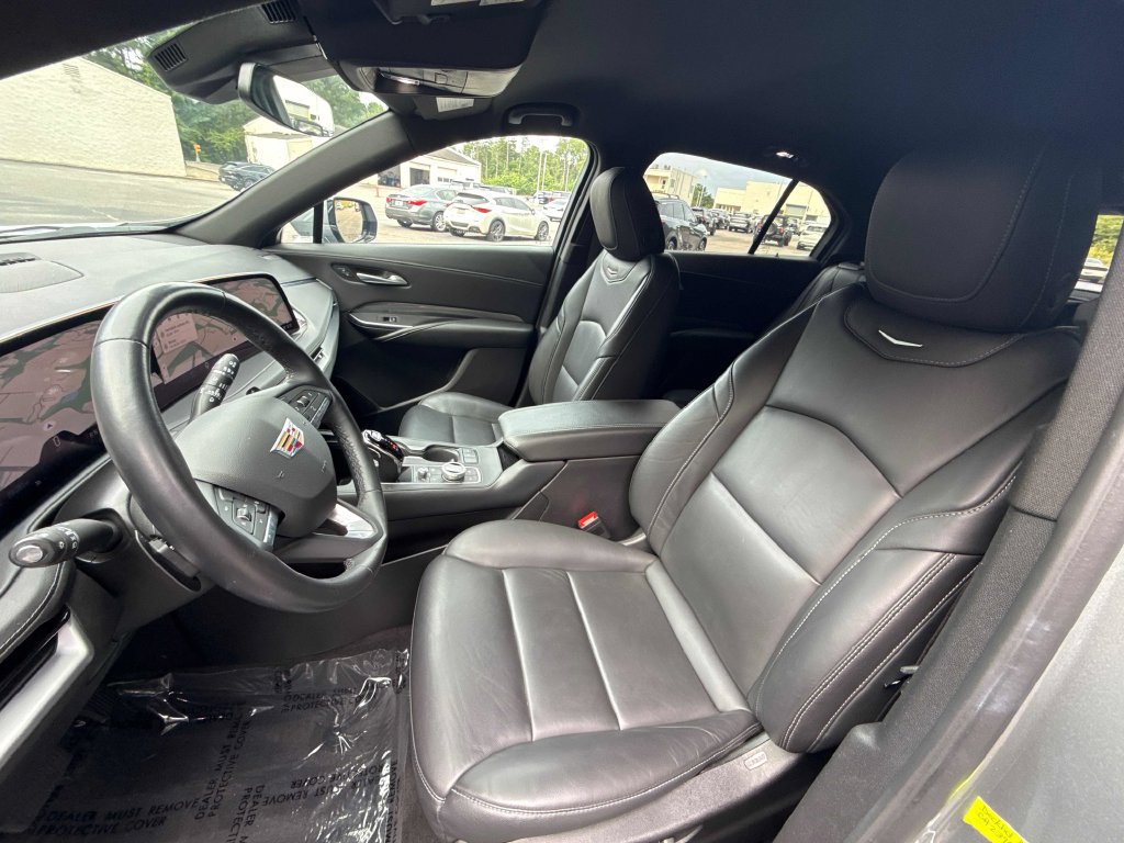 Used 2025 Cadillac XT4 Premium Luxury FWD image 11