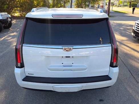 Used 2017 Cadillac Escalade Luxury AWD/4WD image 17