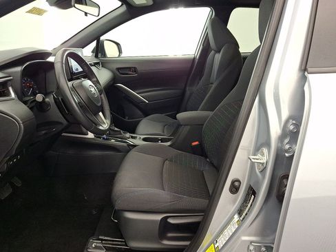 Used 2023 Toyota Corolla Cross AWD Hybrid w/ Moonroof Package image 3