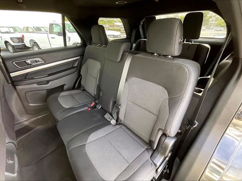 Used 2019 Ford Explorer XLT FWD image 29