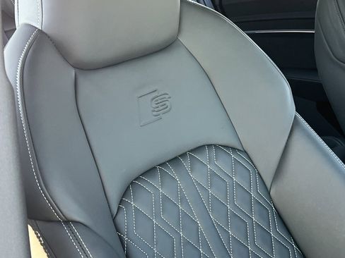 Used 2024 Audi Q8 e-tron Prestige image 41