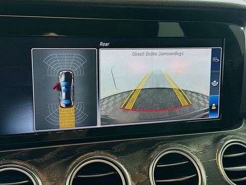 Used 2018 Mercedes-Benz E 300 image 22