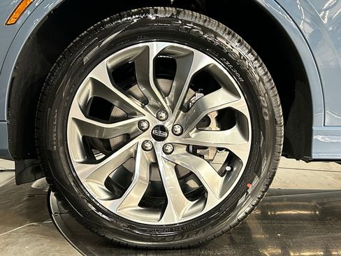 New 2026 Lincoln Aviator AWD image 12