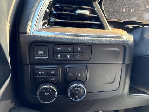 New 2025 Chevrolet Suburban High Country w/ LPO, Illumination Package image 31