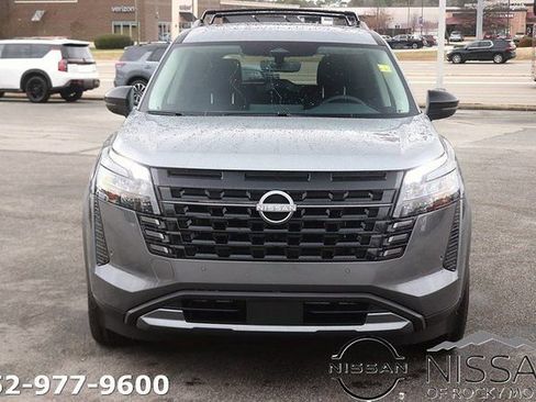 New 2026 Nissan Pathfinder SL w/ SL Premium Package AWD/4WD image 2