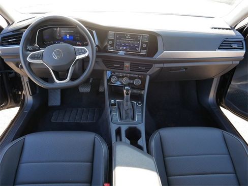 Certified 2024 Volkswagen Jetta SE image 22