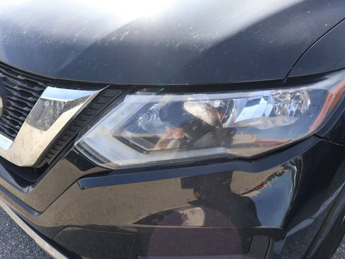Used 2018 Nissan Rogue SV FWD image 3