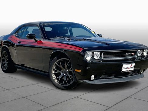 Used 2013 Dodge Challenger R/T image 2
