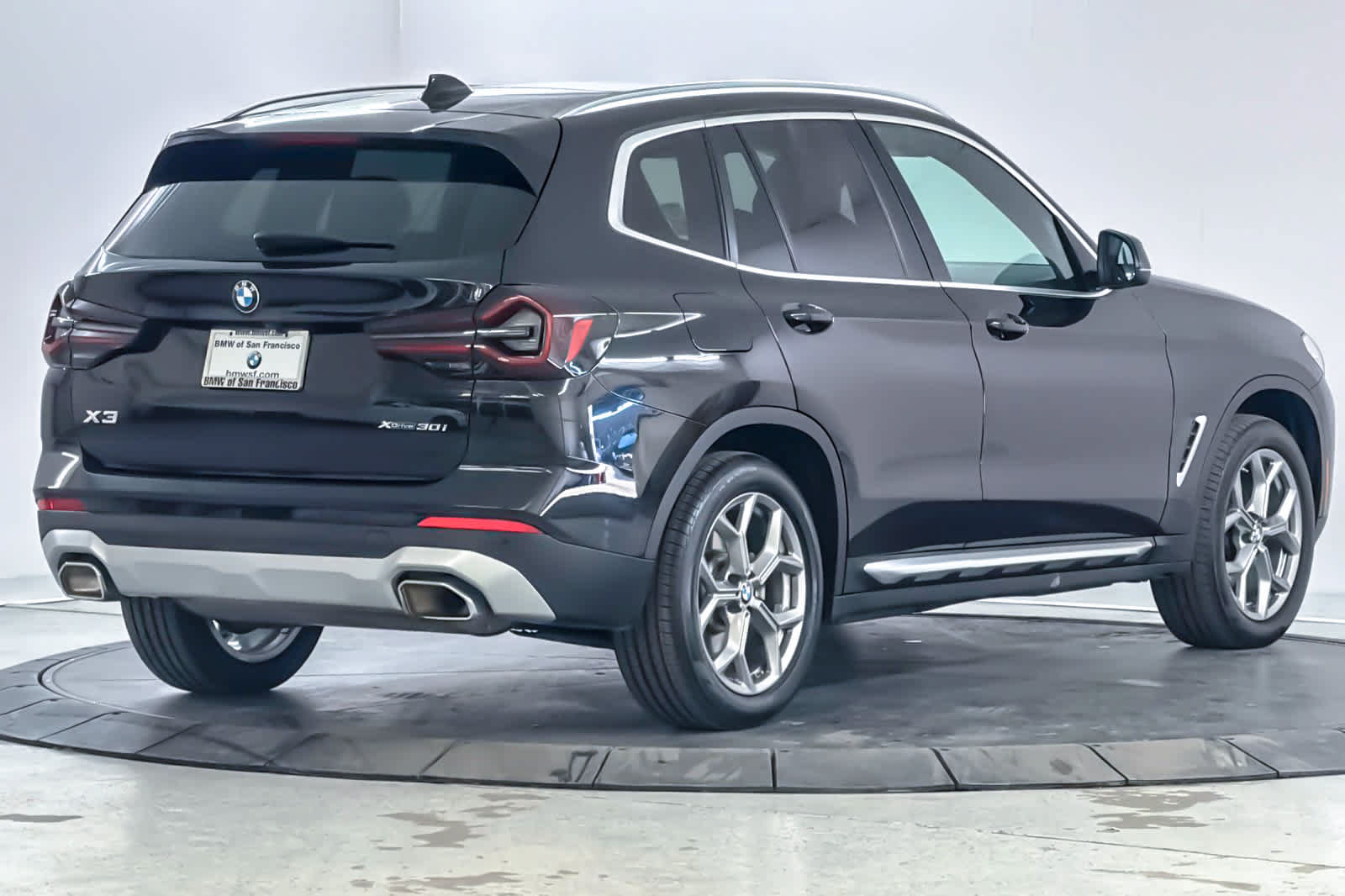 Used 2024 BMW X3 xDrive30i w/ Premium Package AWD/4WD image 2