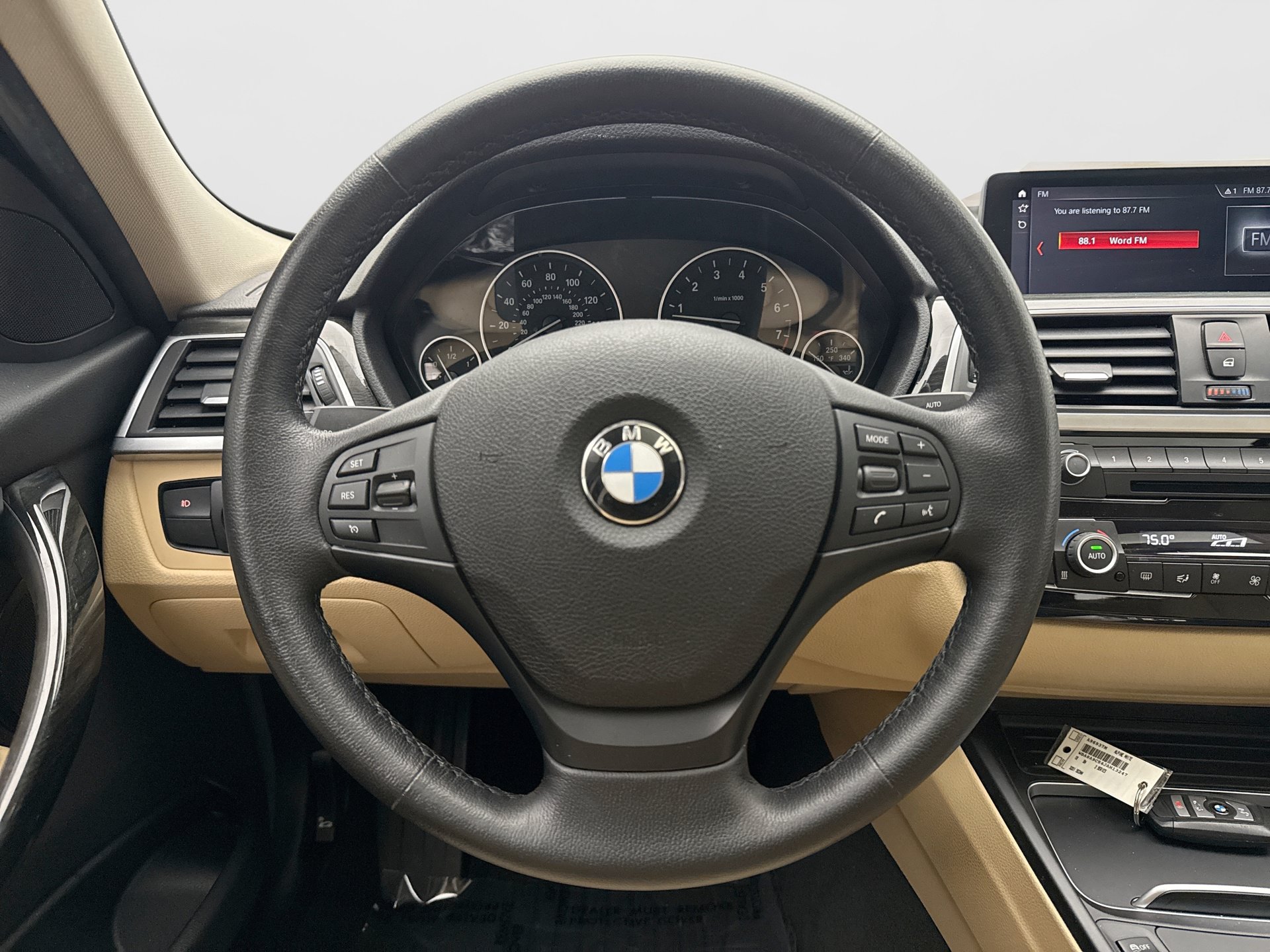 Used 2018 BMW 320i Sedan w/ Premium Package RWD image 12