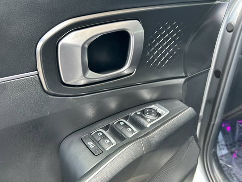 Used 2023 Kia Sorento EX image 18