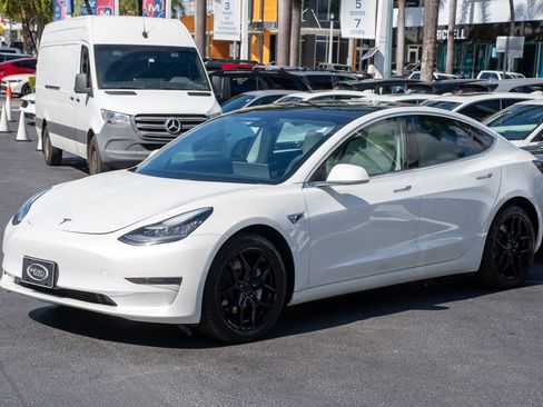 Used 2020 Tesla Model 3 Standard Range Plus image 1