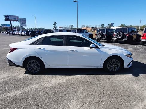 Used 2024 Hyundai Elantra SEL image 21