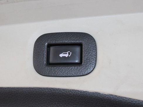 Used 2017 Nissan Rogue SV w/ SV Premium Package AWD/4WD image 14