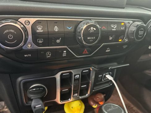 Used 2022 Jeep Gladiator Sport AWD/4WD image 7