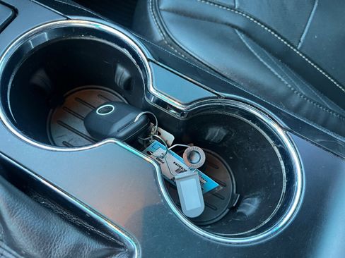 Used 2016 Ford Explorer Platinum image 32