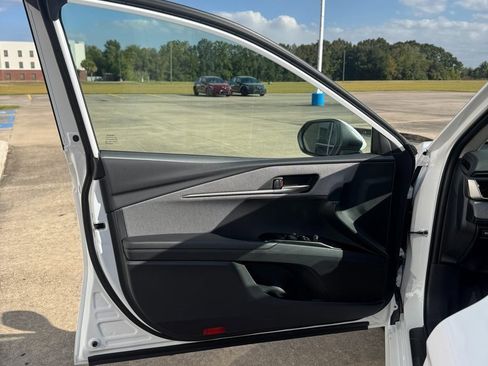 Used 2026 Toyota Camry LE w/ Convenience Package image 9