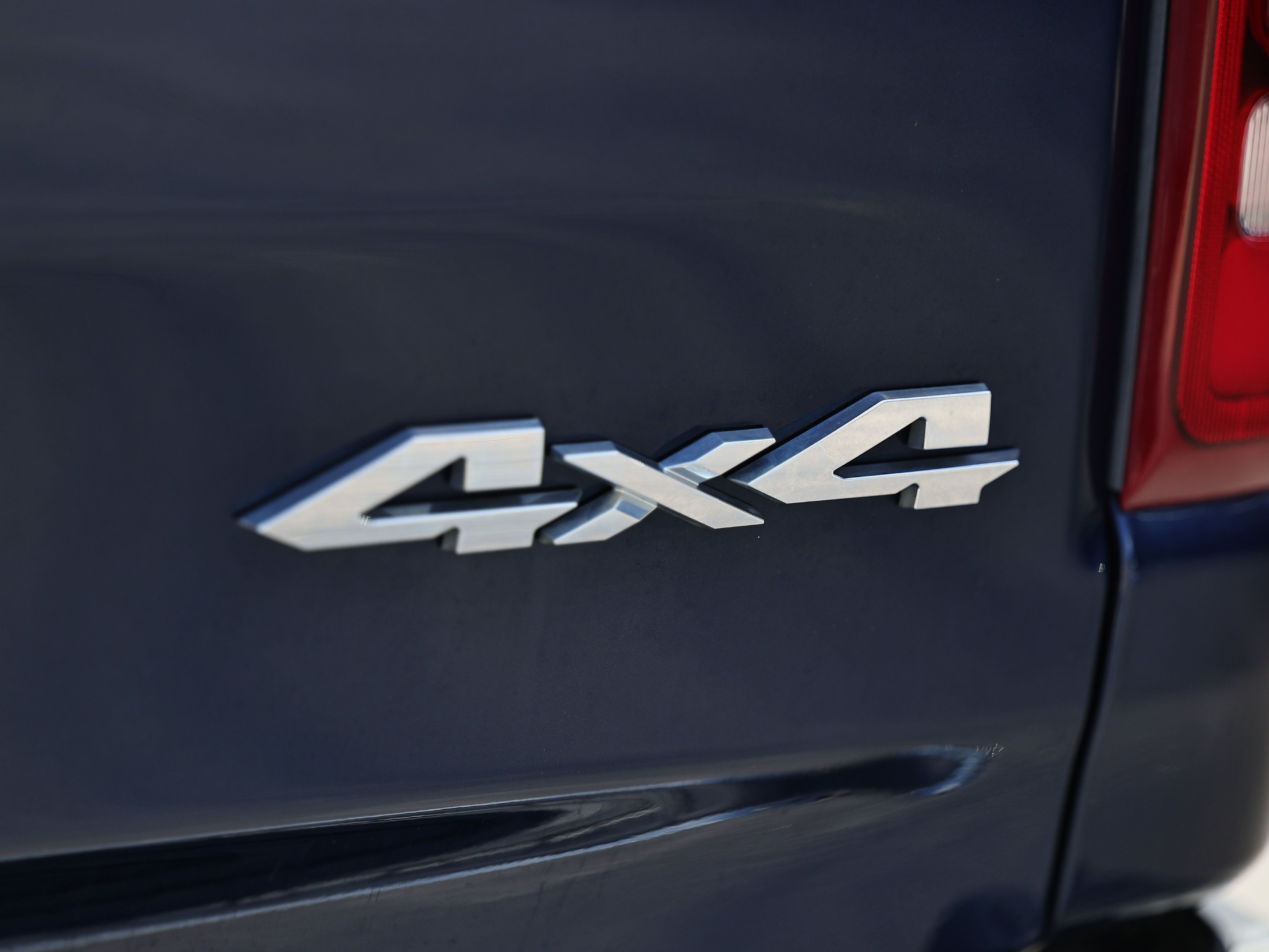 Used 2020 RAM 1500 Laramie AWD/4WD image 11