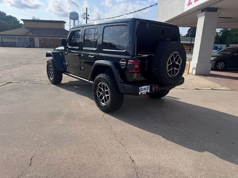 Used 2024 Jeep Wrangler Unlimited Rubicon AWD/4WD image 3