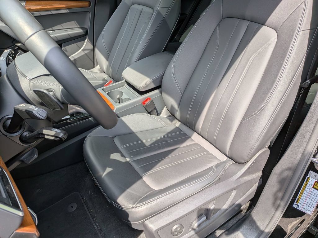 Used 2023 Audi Q5 Premium Plus w/ Convenience Package AWD/4WD image 13
