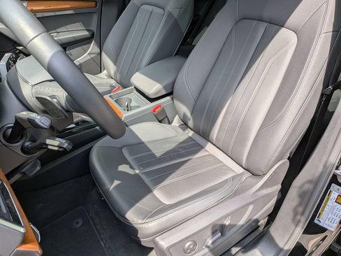 Used 2023 Audi Q5 2.0T Premium w/ Convenience Package AWD/4WD image 13