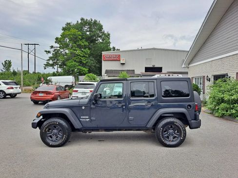 Used 2018 Jeep Wrangler Unlimited Sport w/ Connectivity Group AWD/4WD image 5