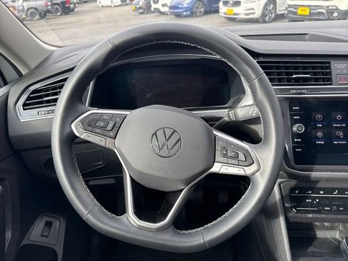 Used 2022 Volkswagen Tiguan SE AWD/4WD image 18