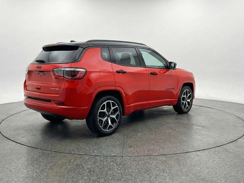 Used 2025 Jeep Compass Limited image 9