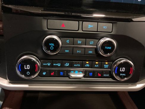 Used 2022 Ford Expedition Max Limited image 34