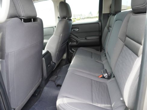 Used 2024 Nissan Frontier SV image 13