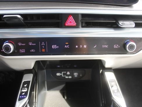 Used 2024 Kia Sorento SX FWD image 47