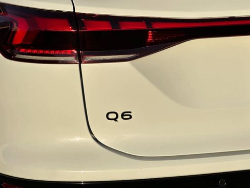 Used 2025 Audi Q6 e-tron Premium Plus w/ Premium Plus image 28
