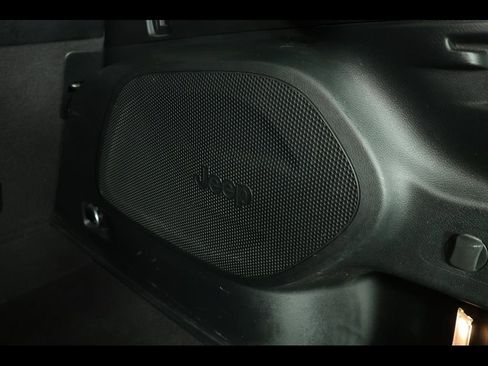 Used 2022 Jeep Cherokee Latitude Lux w/ Sun & Sound Group image 29