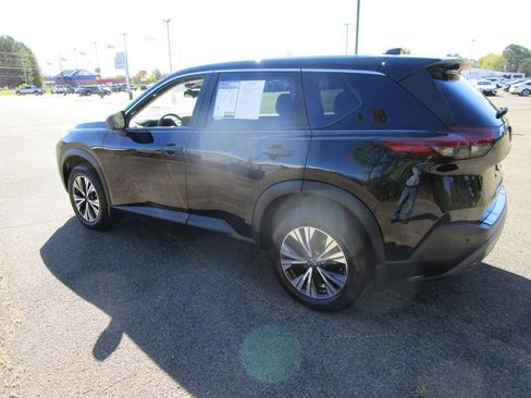 Used 2023 Nissan Rogue SV image 3