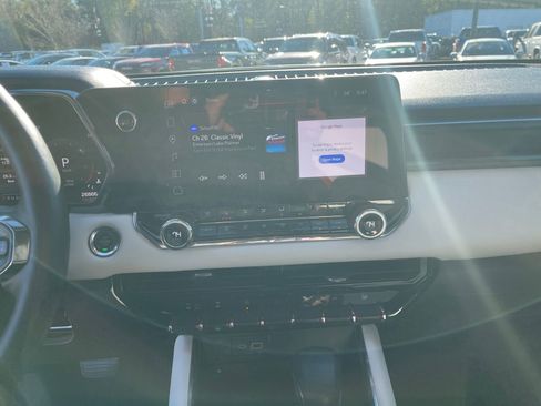 Used 2024 GMC Canyon AT4X image 17