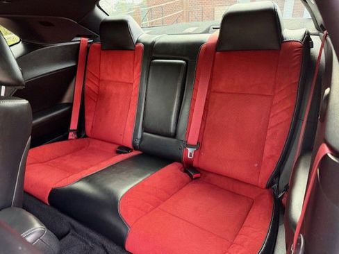 Used 2015 Dodge Challenger SRT w/ Technology Group image 32