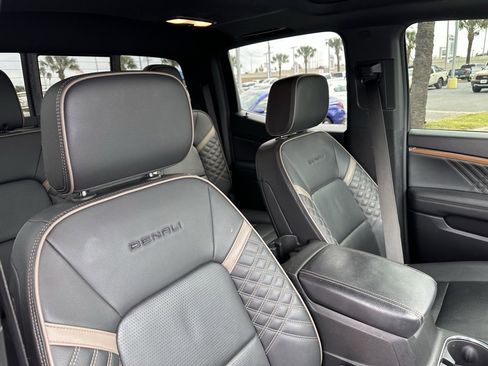 Used 2023 GMC Canyon Denali image 25
