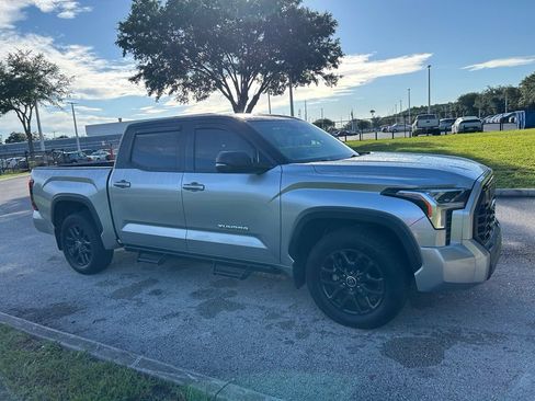 Used 2022 Toyota Tundra SR5 w/ SR5 Premium Package RWD image 8