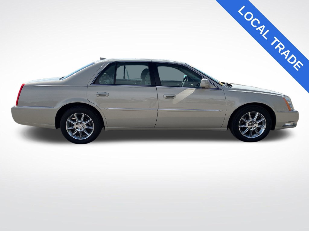 Used 2011 Cadillac DTS Luxury FWD image 2