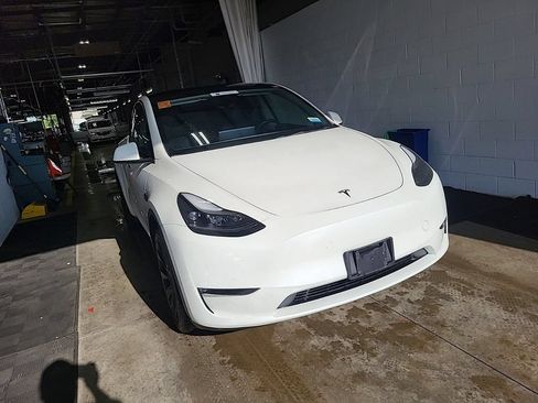 Used 2023 Tesla Model Y Long Range AWD/4WD image 3