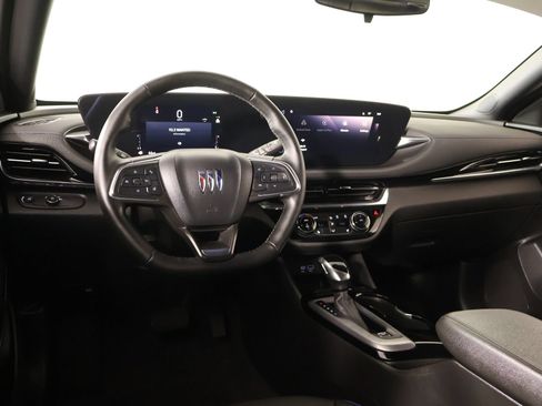 Used 2025 Buick Envista Sport Touring w/ Convenience I Package FWD image 2