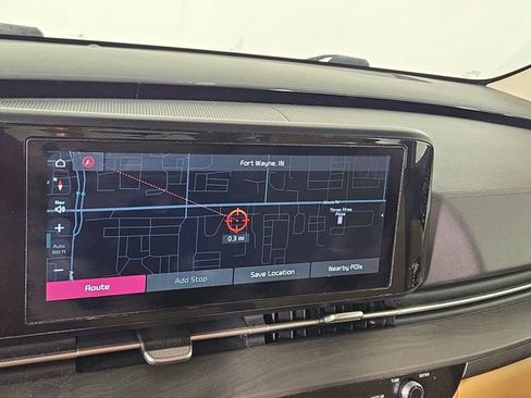 Used 2024 Kia Carnival EX FWD image 17