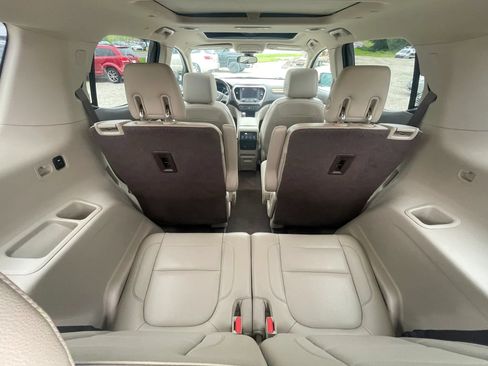 Used 2017 GMC Acadia Denali w/ Technology Package AWD/4WD image 29