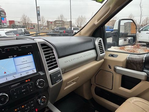 Used 2017 Ford F250 Lariat w/ Lariat Value Package image 18