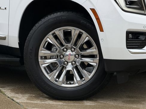 Used 2025 GMC Yukon XL Denali AWD/4WD image 3