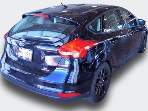 Used 2016 Ford Focus SE w/ Equipment Group 201A FWD image 3
