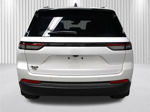 New 2026 Jeep Grand Cherokee Limited AWD/4WD image 4